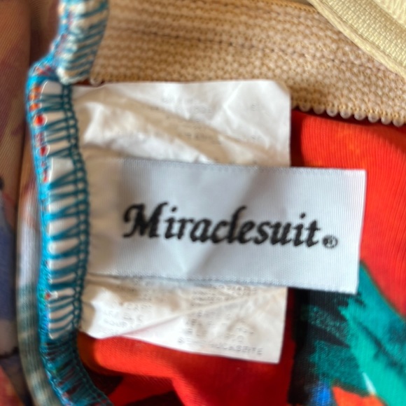 MIRACLESUIT Size LARGE Underwire Slimming Vibrant Florals Gathers $138 - Picture 11 of 16